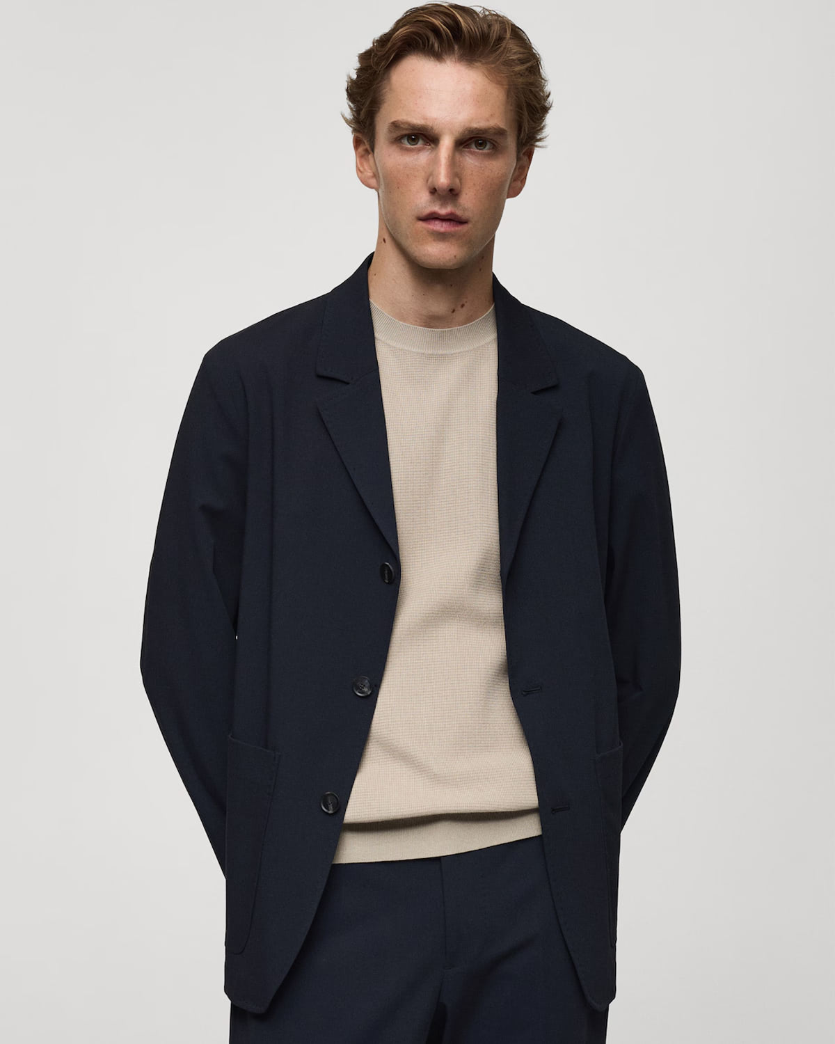 Slim-fit suit jacket with pockets